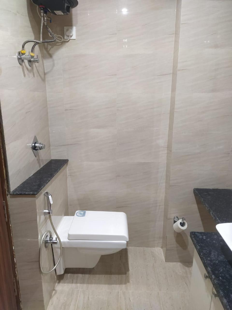 Limewood Stay - Near Golf Course Road Gurgaon Exterior foto