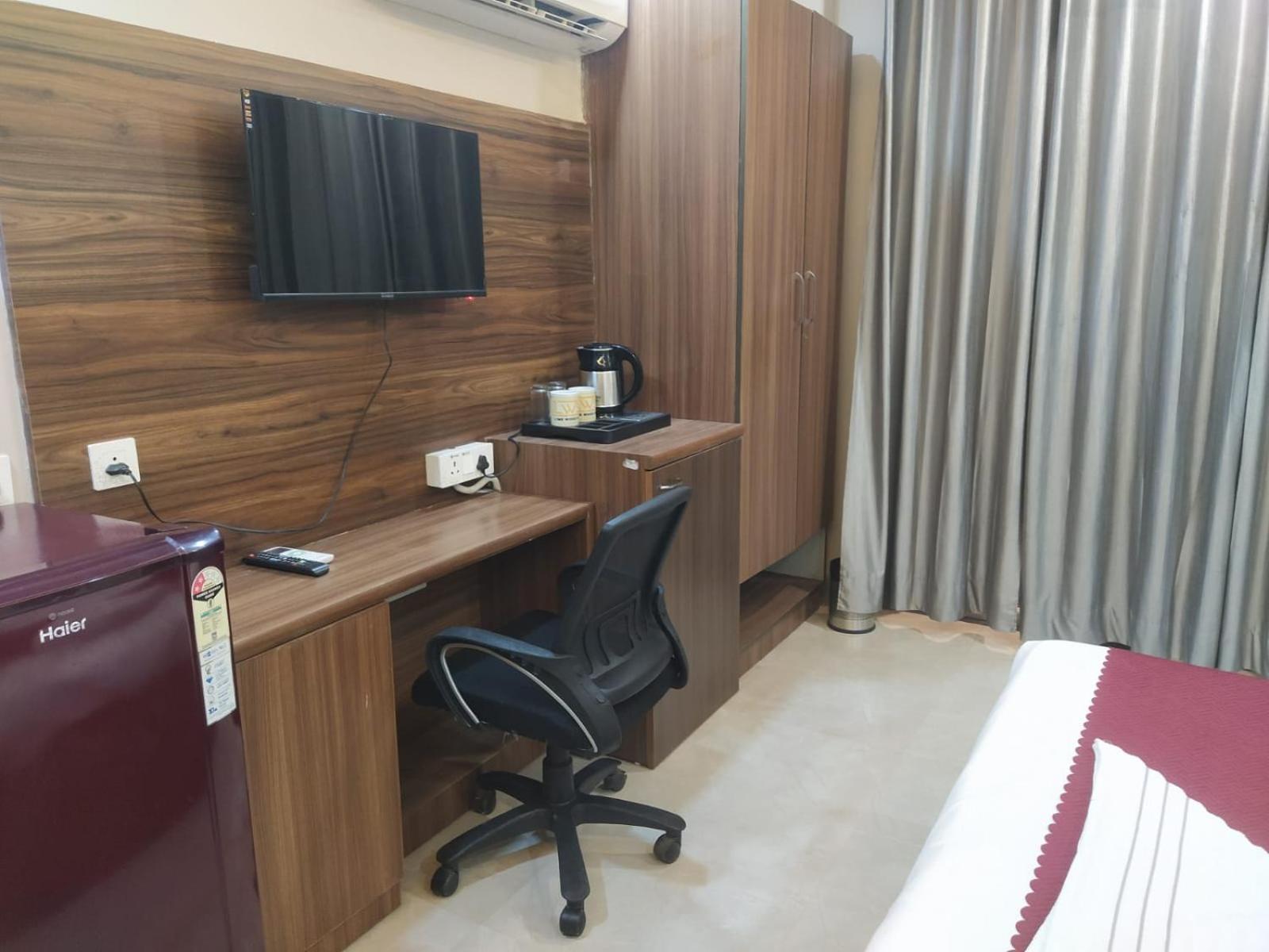 Limewood Stay - Near Golf Course Road Gurgaon Exterior foto