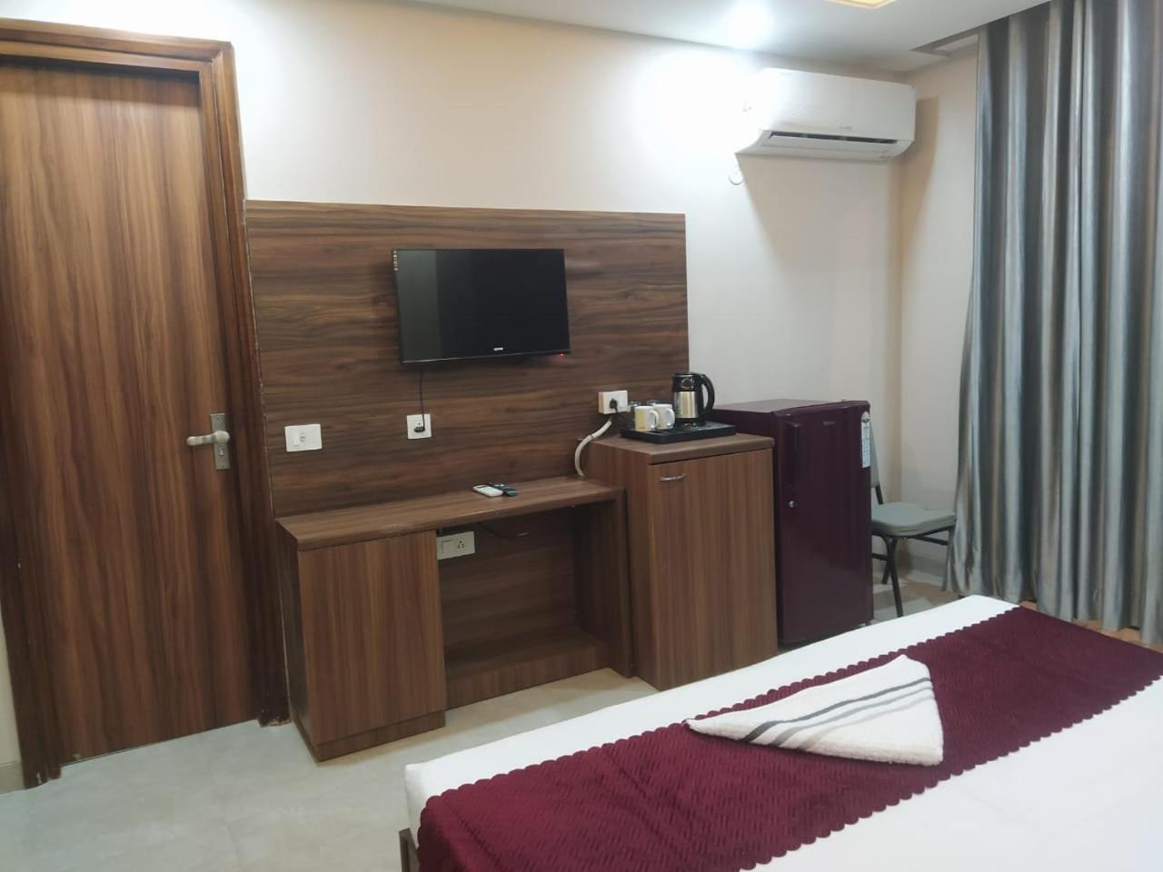 Limewood Stay - Near Golf Course Road Gurgaon Exterior foto